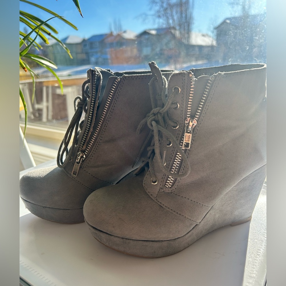JustFab Charcoal Lace-Up Wedge Booties, size 6